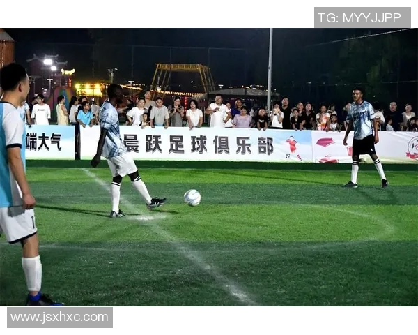 在绿茵场上追逐梦想的青春岁月与足球的激情碰撞